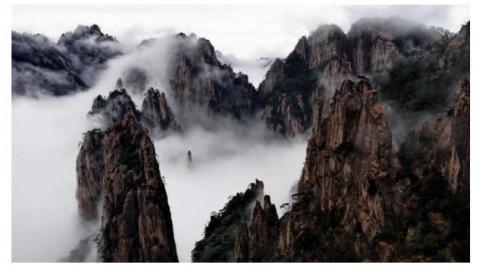 东晋时期的高僧刘萨诃曾预言，这座山崖将出现大佛像。示意图（图片来源：Adobe Stock）