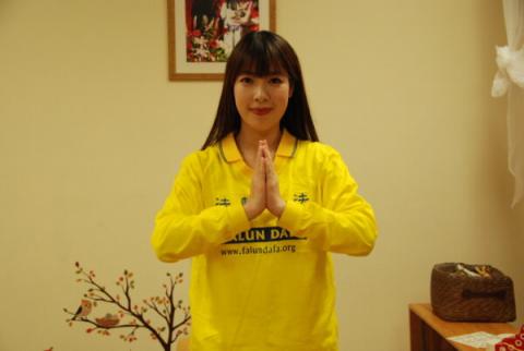 多伦多明慧学校青年教师Moronica Zhao恭祝李洪志师父新年快乐！（伊铃／大纪元）