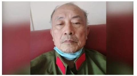 多次上访维权的退伍老军人高宏毅在元旦日愤怒质疑：“现在76岁了，我该不该退休？该不该老有所养？习近平、王岐山承诺的2020全面小康食言了？！”（图片来源：自由亚洲电台）