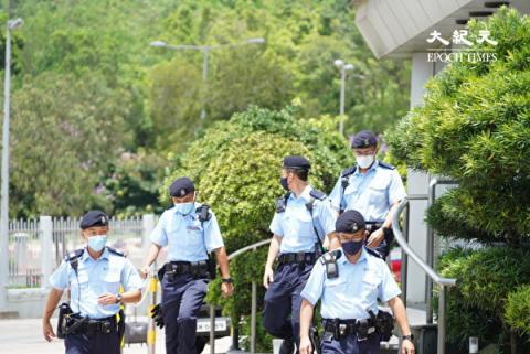 500港警突袭苹果拘5高层 冻结1800万资金