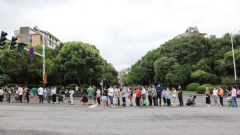 中国疫情急速扩散 疑现双爆发中心 中纪委罕见发文